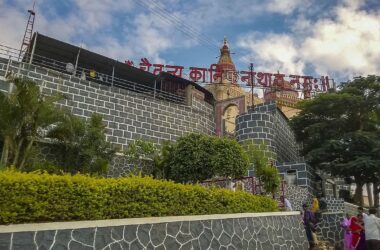 Kanifnath_temple_madhi