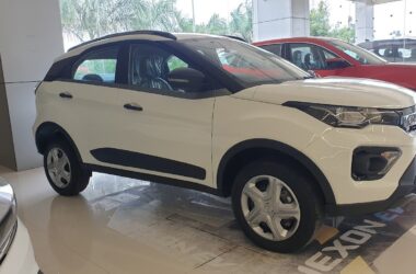 Tata_Motors_Cars_Service_Centre_-_Max_Motors,_MIDC