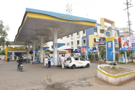 CNG_Pump_Bharat_Petroleum,_Petrol_Pump_-Deepak_Fuel_World